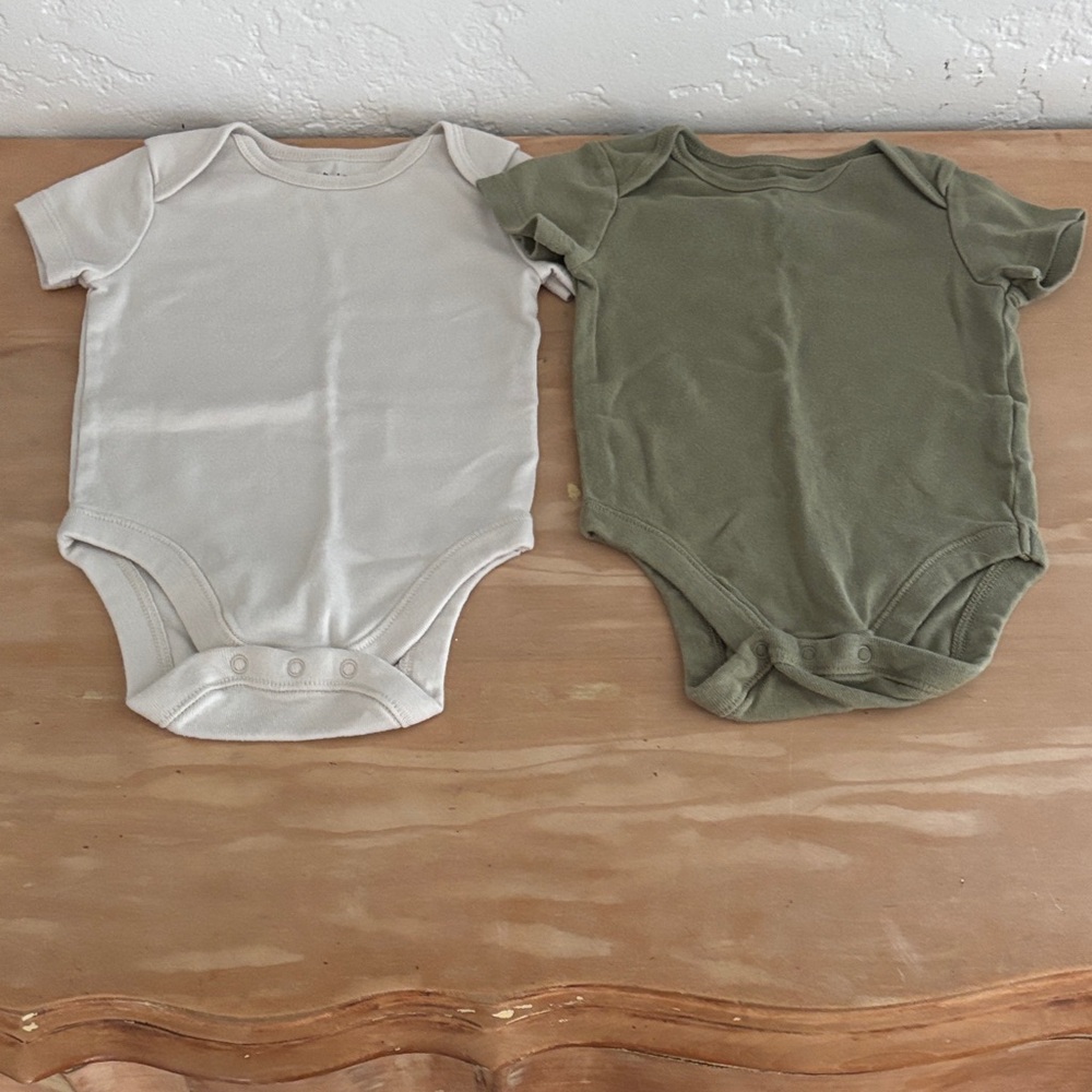Old Navy Colorful Baby Outfit Collection - Picture 2 of 11
